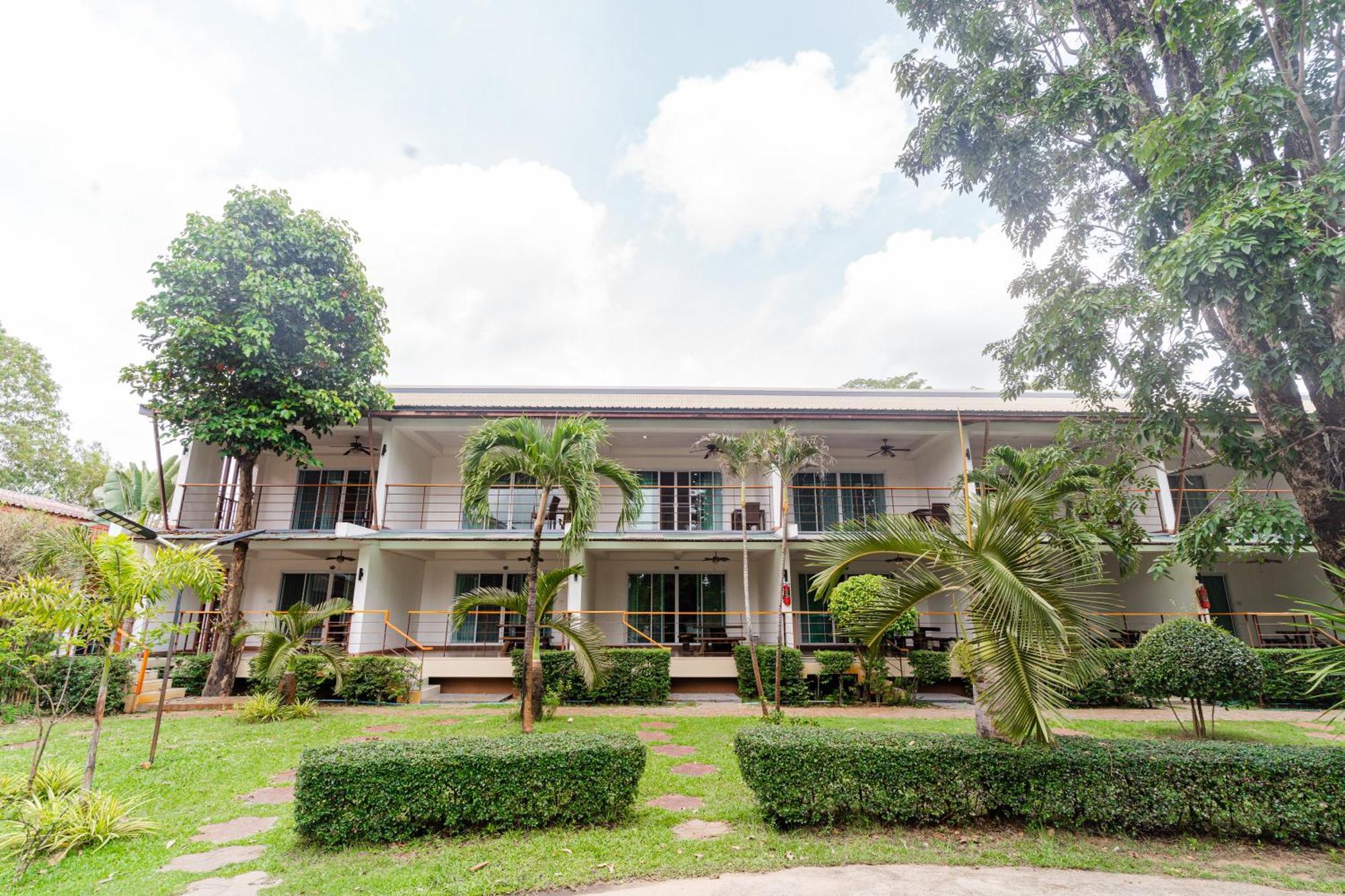 Baan Suan Khun Ta And Golf Resort Ubon Ratchathani Exteriör bild