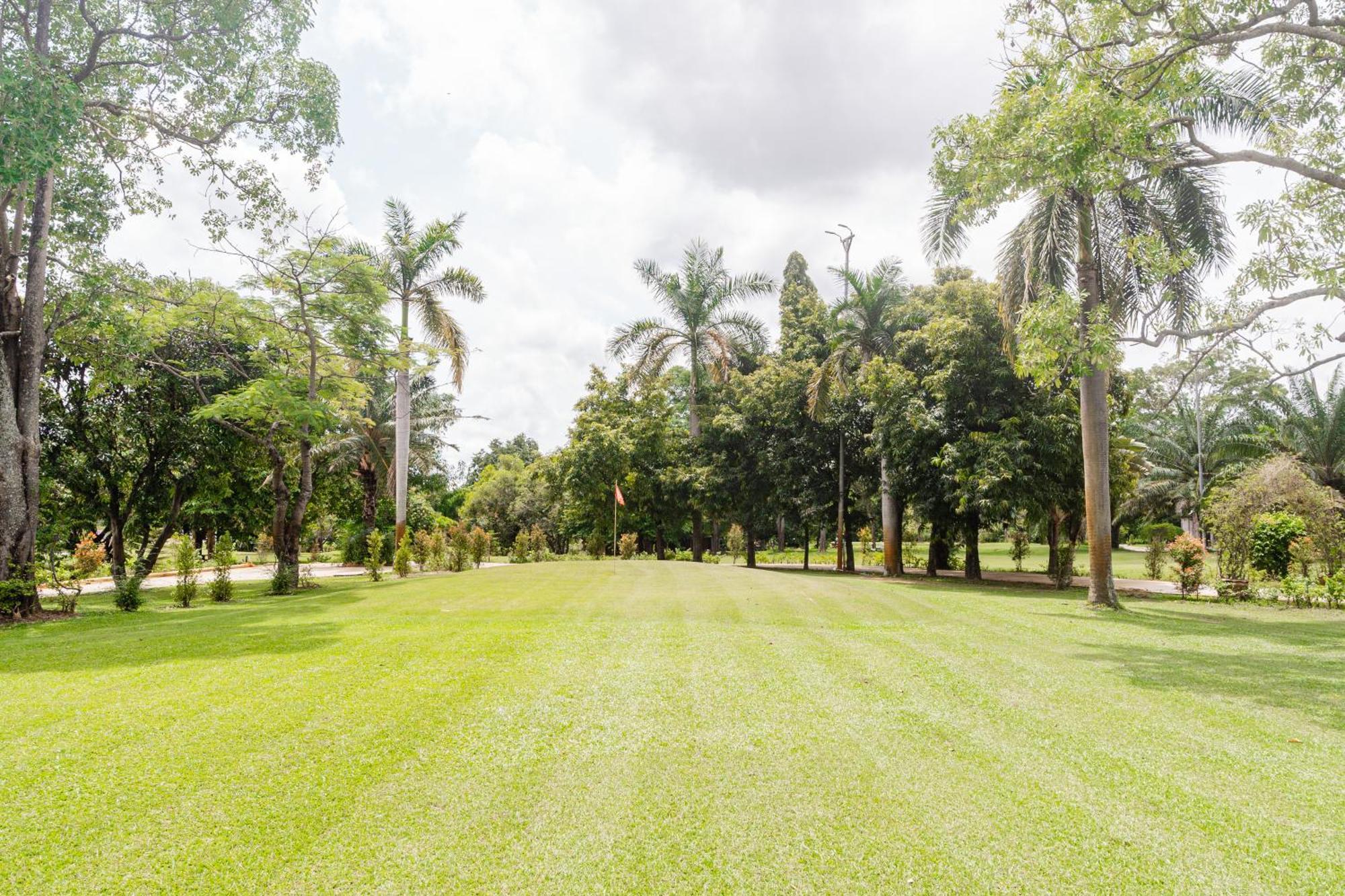 Baan Suan Khun Ta And Golf Resort Ubon Ratchathani Exteriör bild