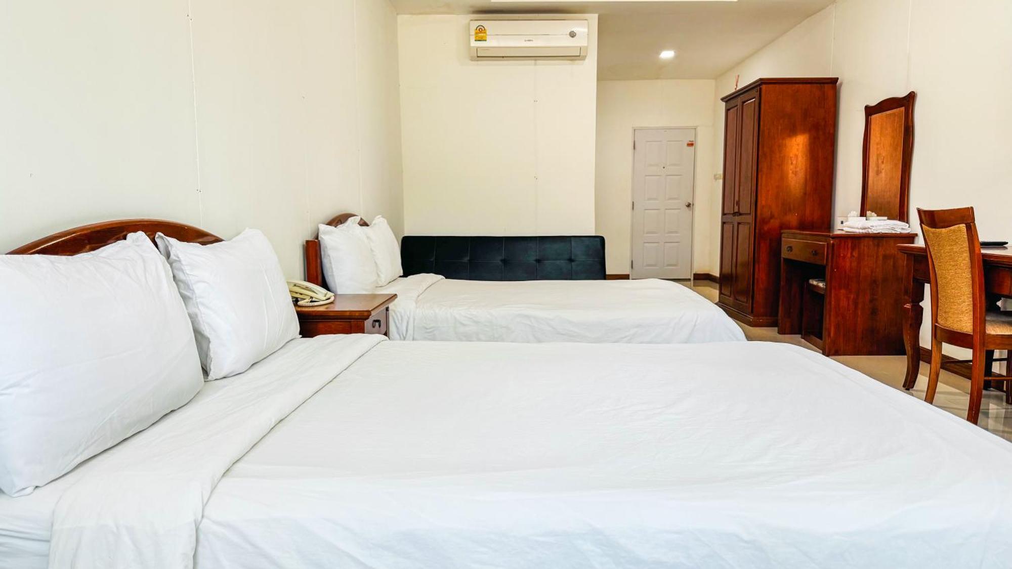 Baan Suan Khun Ta And Golf Resort Ubon Ratchathani Exteriör bild