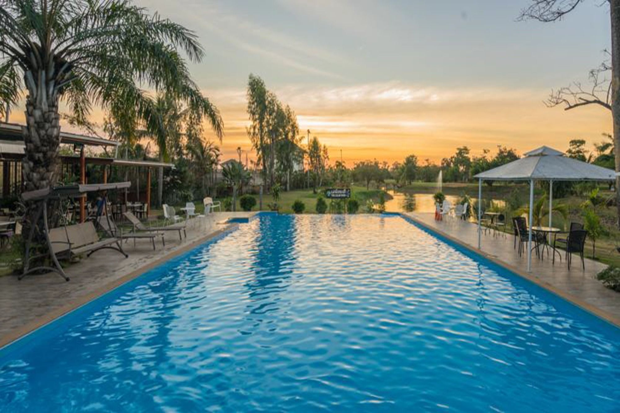 Baan Suan Khun Ta And Golf Resort Ubon Ratchathani Exteriör bild